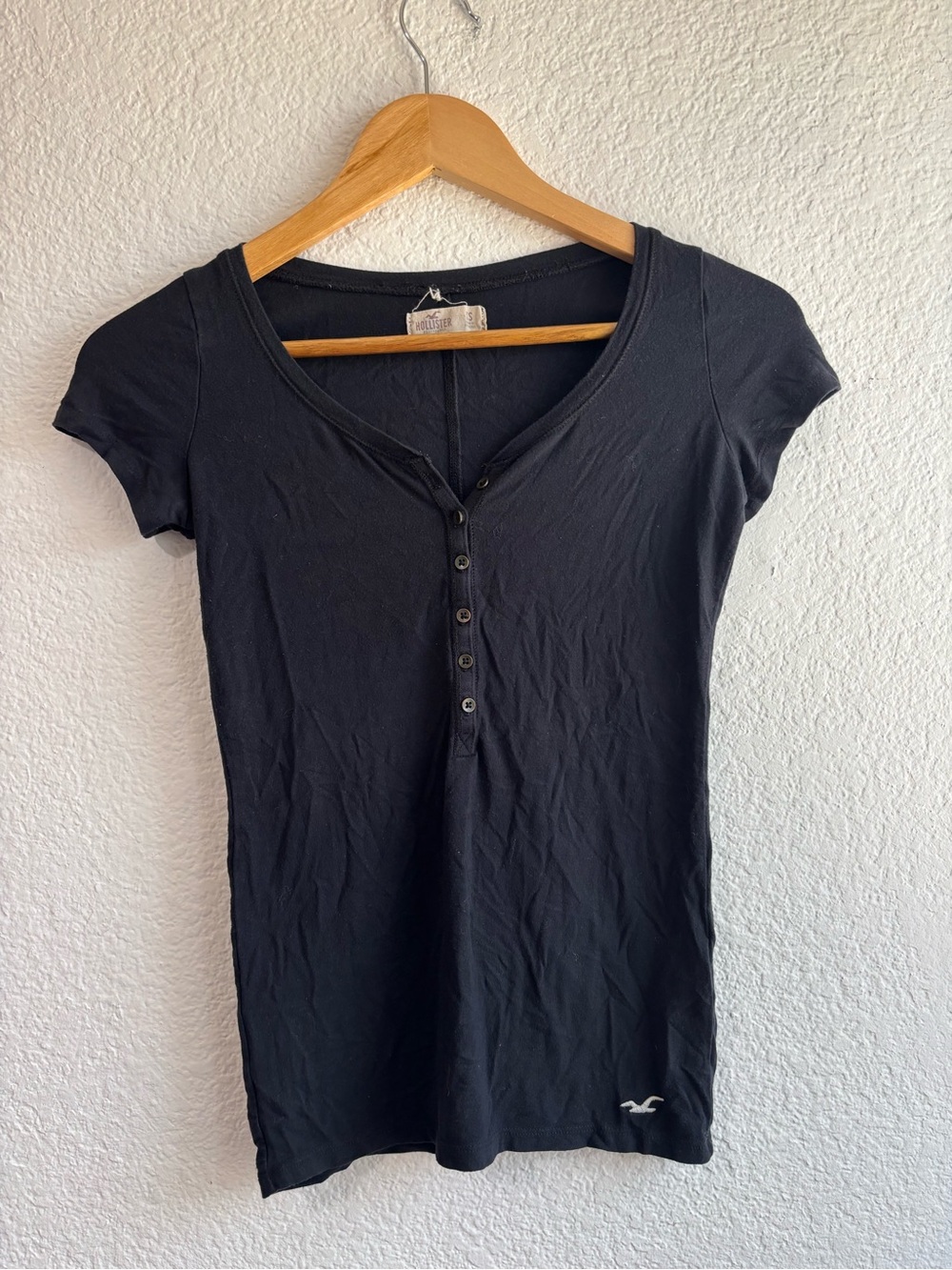 Hollister Black Henley Baby Tee XS Short Sleeve Fitted Logo Top Y2K